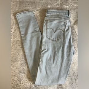 711 Levi’s Skinny jeans